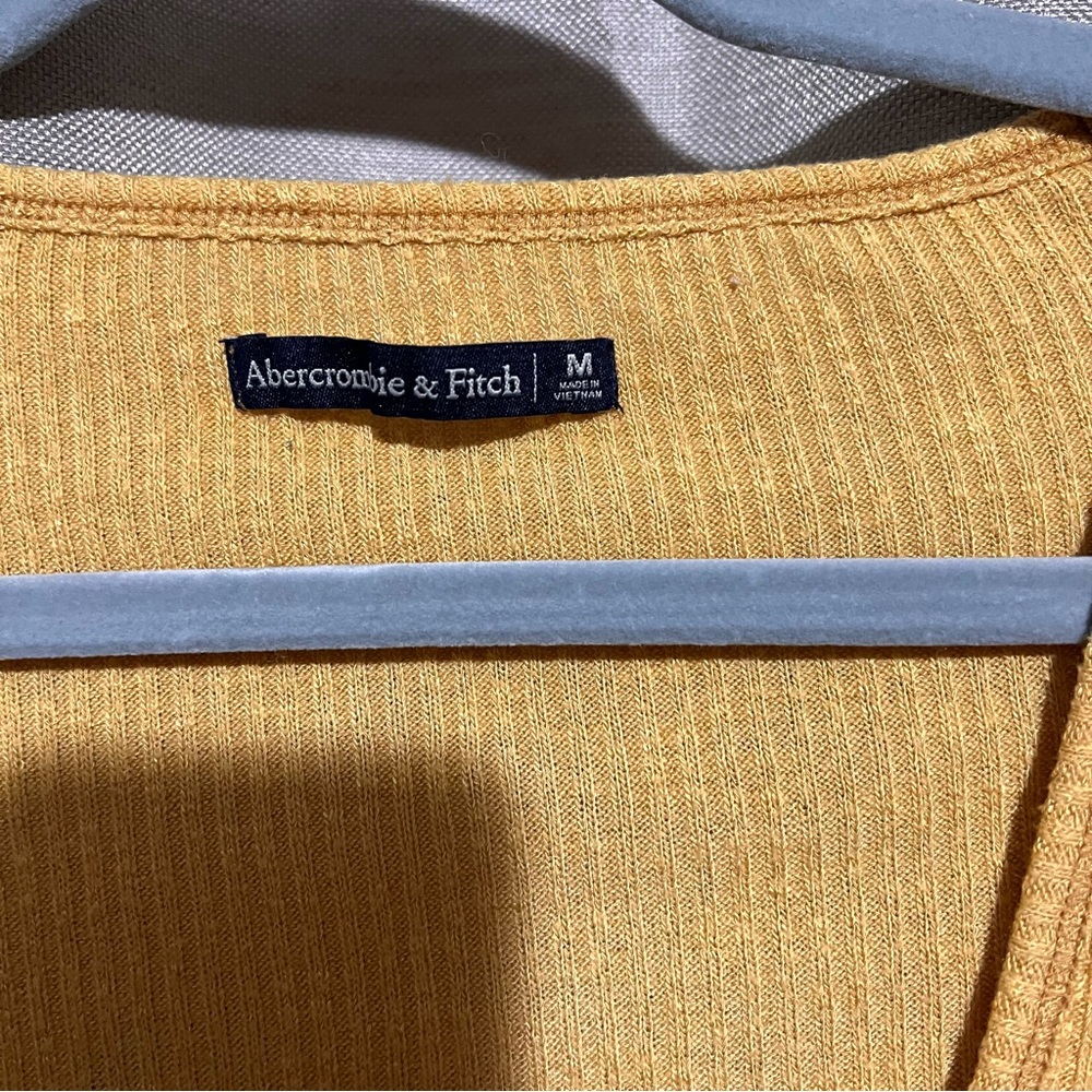 A&F cinched ribbed crop top - Picture 2 of 3